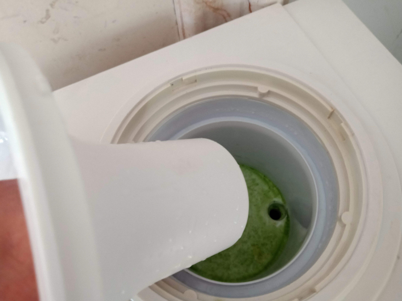 饮水机内部脏.png